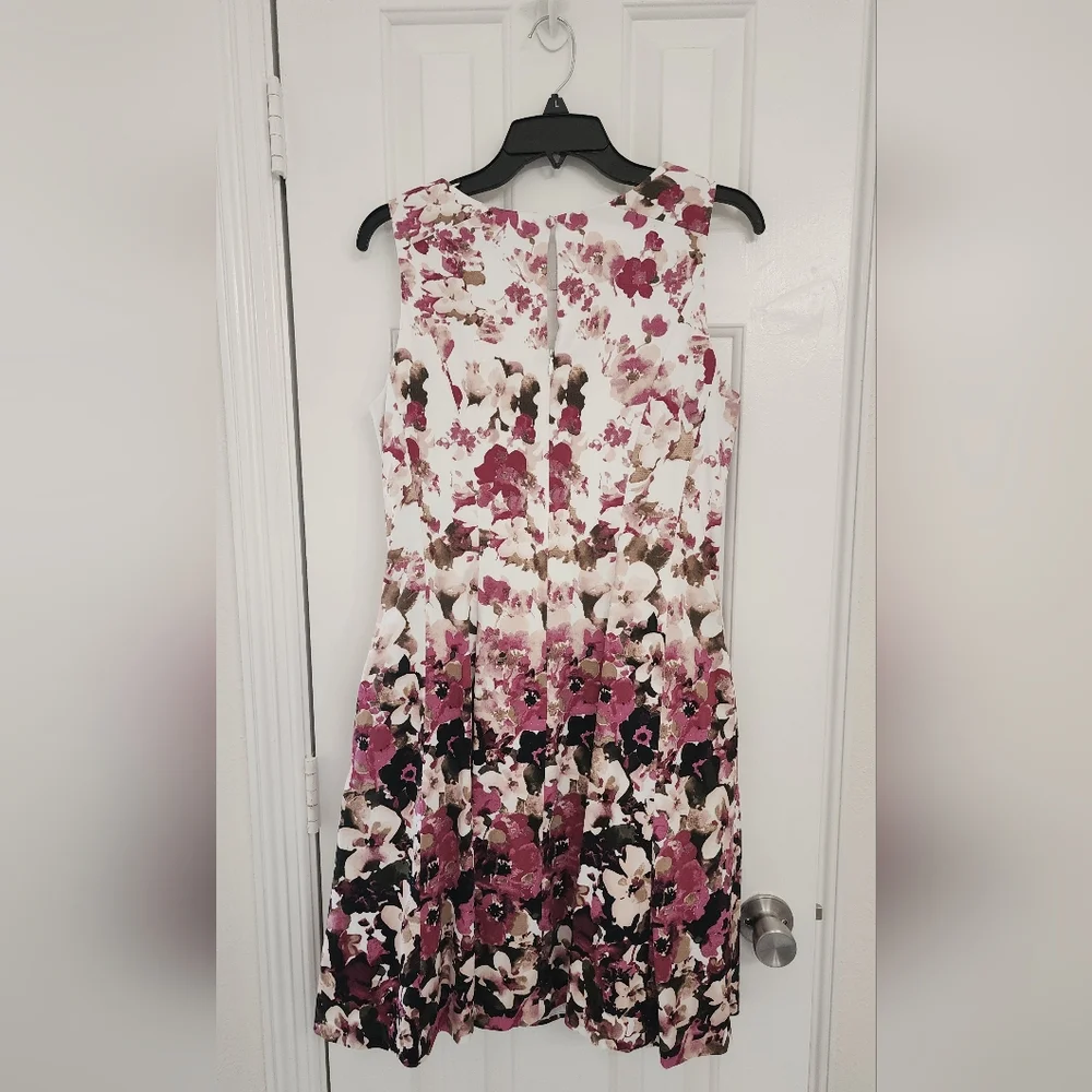 White House Black Market Floral Sleeveless Dress, lined & with pockets! - Picture 5 of 6